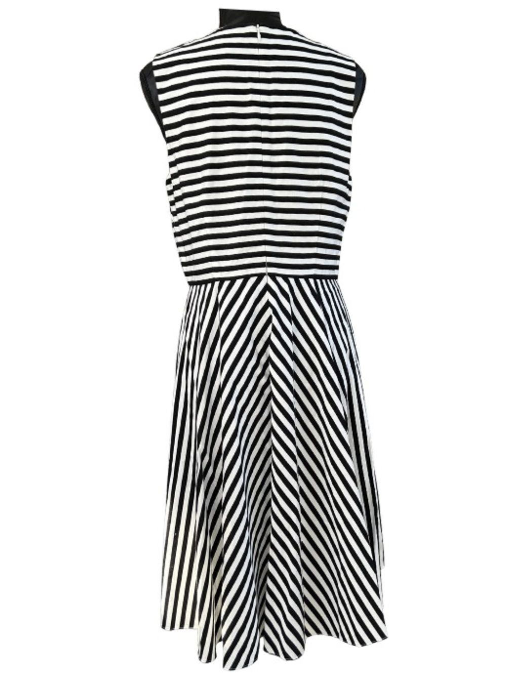 Ann Taylor Classic Black & White Striped Fit-and-Flare Dress 8p - Picture 5 of 9